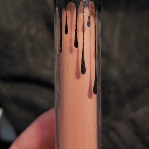 Kylie lip color in Maliboo - Picture 3 of 3